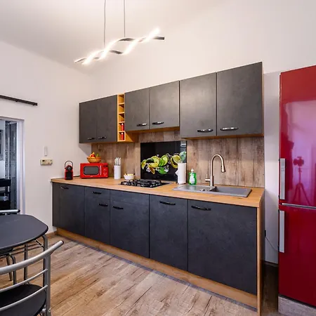 Apartment At Park, Luxuriöse Mit Terrasse Und Parkplatz Im Herzen Von *