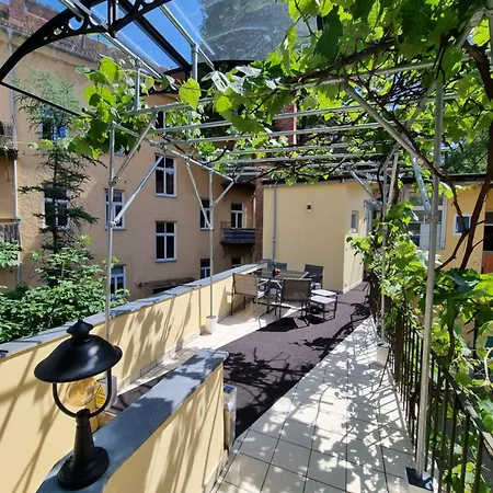 At Park, Luxurioese Mit Terrasse Und Parkplatz Im Herzen Von شقة
