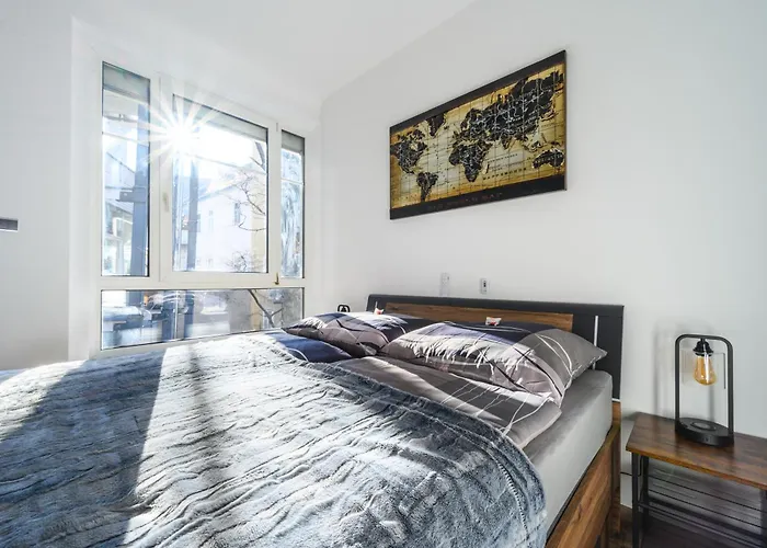 Apartment At Park, Luxurioese Mit Terrasse Und Parkplatz Im Herzen Von *