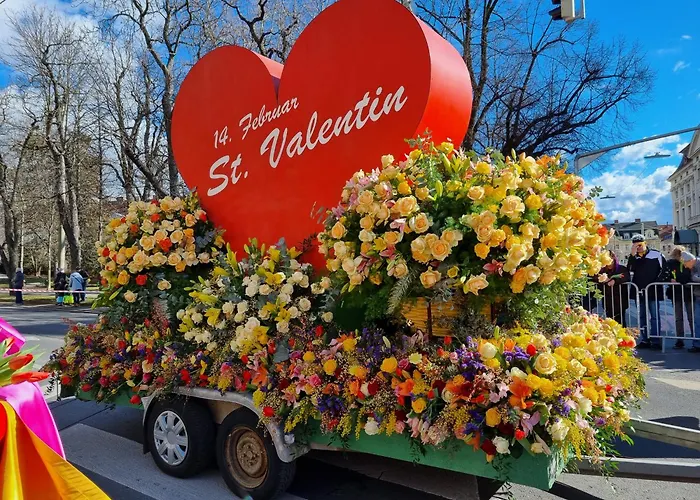 Apartment At Park, Luxurioese Mit Terrasse Und Parkplatz Im Herzen Von