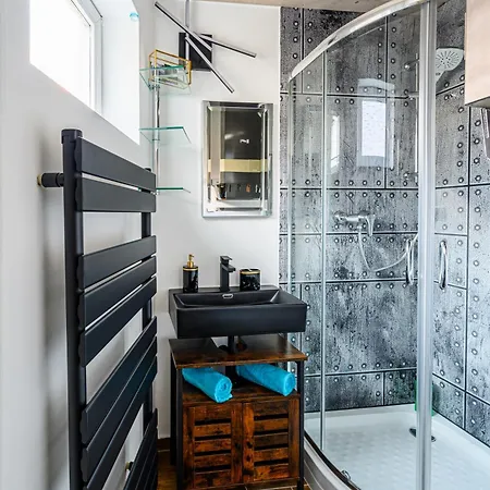 At Park, Luxurioese Mit Terrasse Und Parkplatz Im Herzen Von アパート