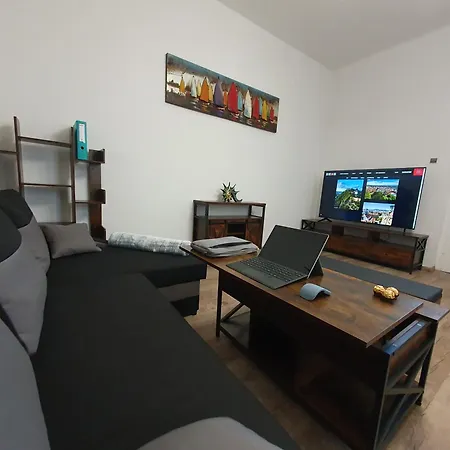 At Park, Luxurioese Mit Terrasse Und Parkplatz Im Herzen Von شقة