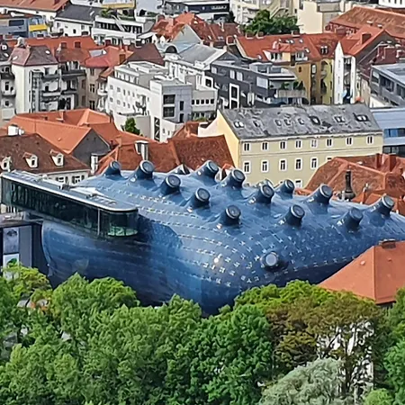 Apartment At Park, Luxurioese Mit Terrasse Und Parkplatz Im Herzen Von Graz
