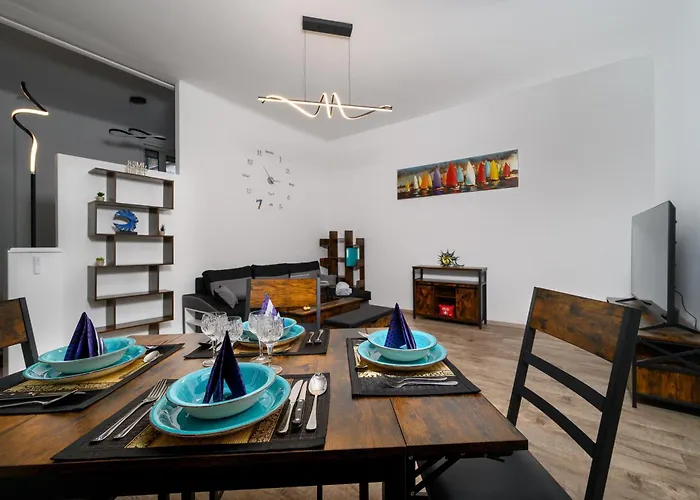 At Park, Luxurioese Mit Terrasse Und Parkplatz Im Herzen Von *