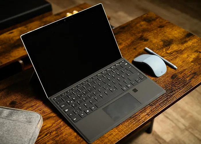 Apartment At Park, Luxurioese Mit Terrasse Und Parkplatz Im Herzen Von